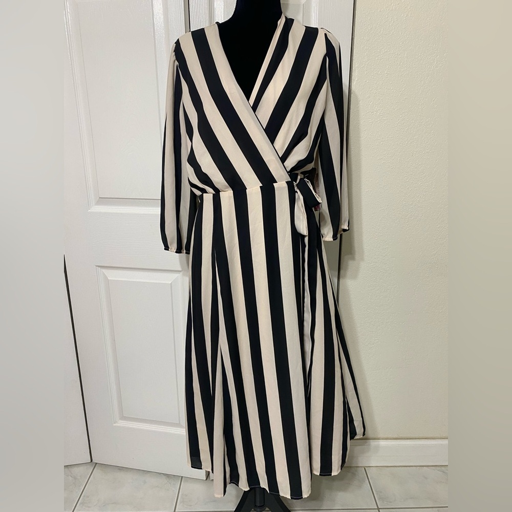 NWT NY&C Eva Mendes Striped Black and White Wrap Dress size M